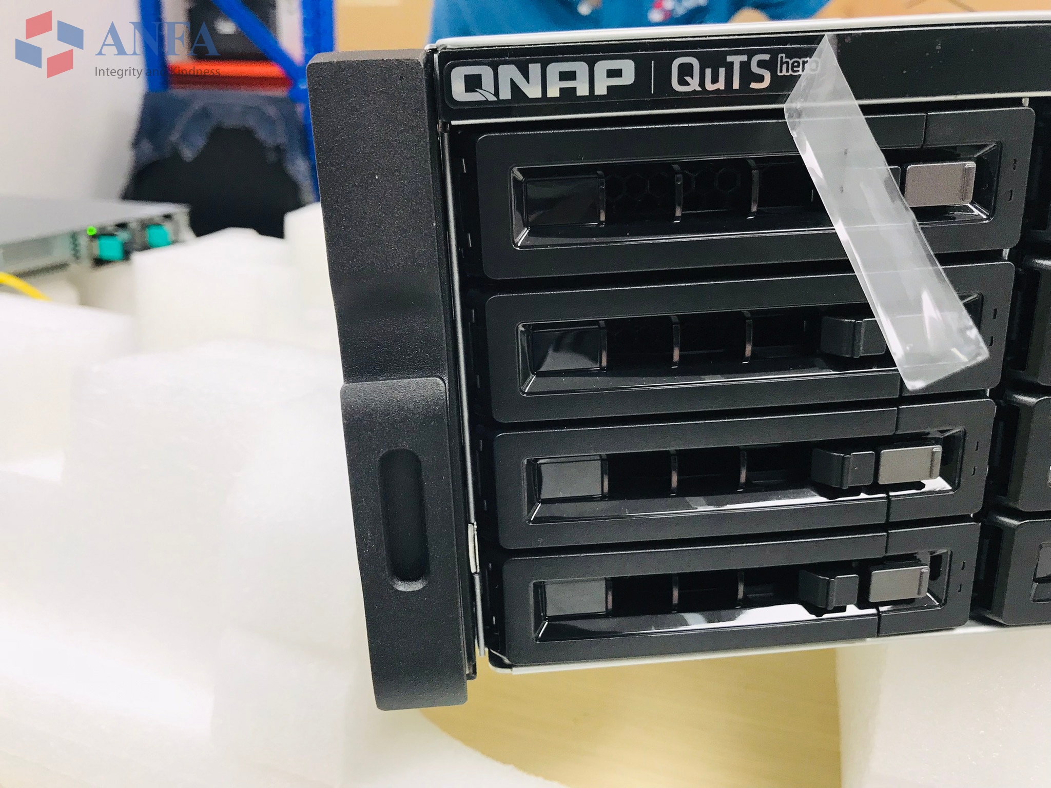 ĐÁNH GIÁ QNAP NAS TS-H1677XU-RP-EU